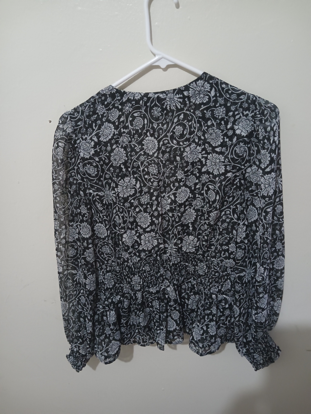 Old Navy Black and White Floral V-Neck Blouse - Picture 2 of 4